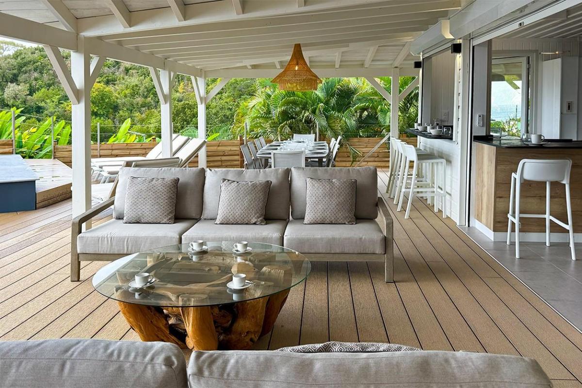 Location-5 suites-diamant-10 personnes-salon exterieur